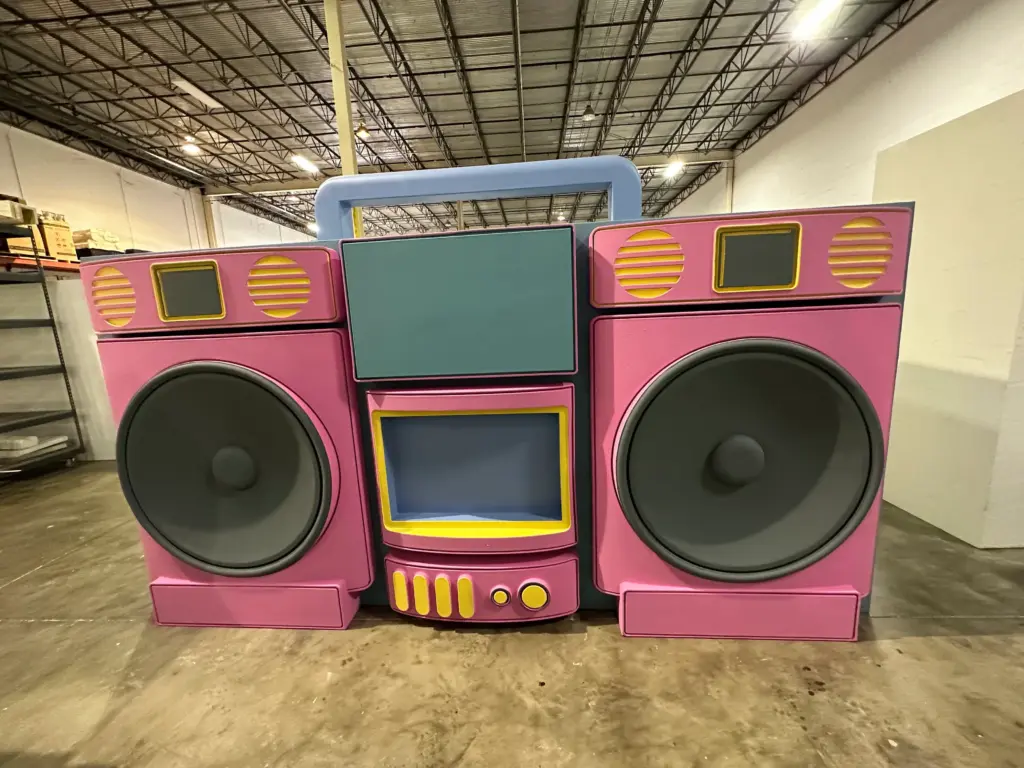Caja de envío gigante de utilería de radiocasete de espuma personalizada